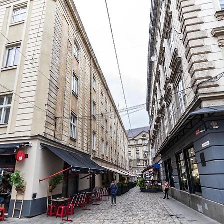 Golden Rose ! Apartments Lwów Zewnętrze zdjęcie