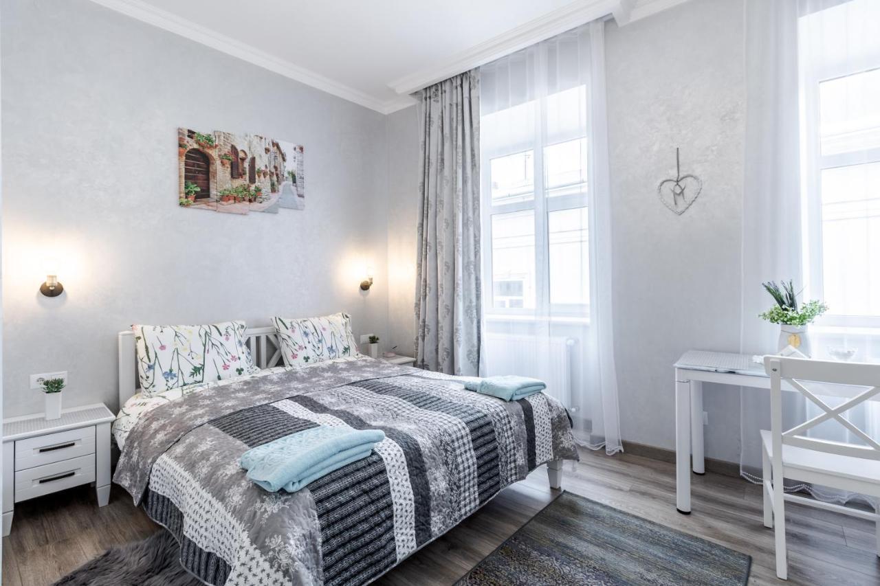 Golden Rose ! Apartments Lwów Zewnętrze zdjęcie