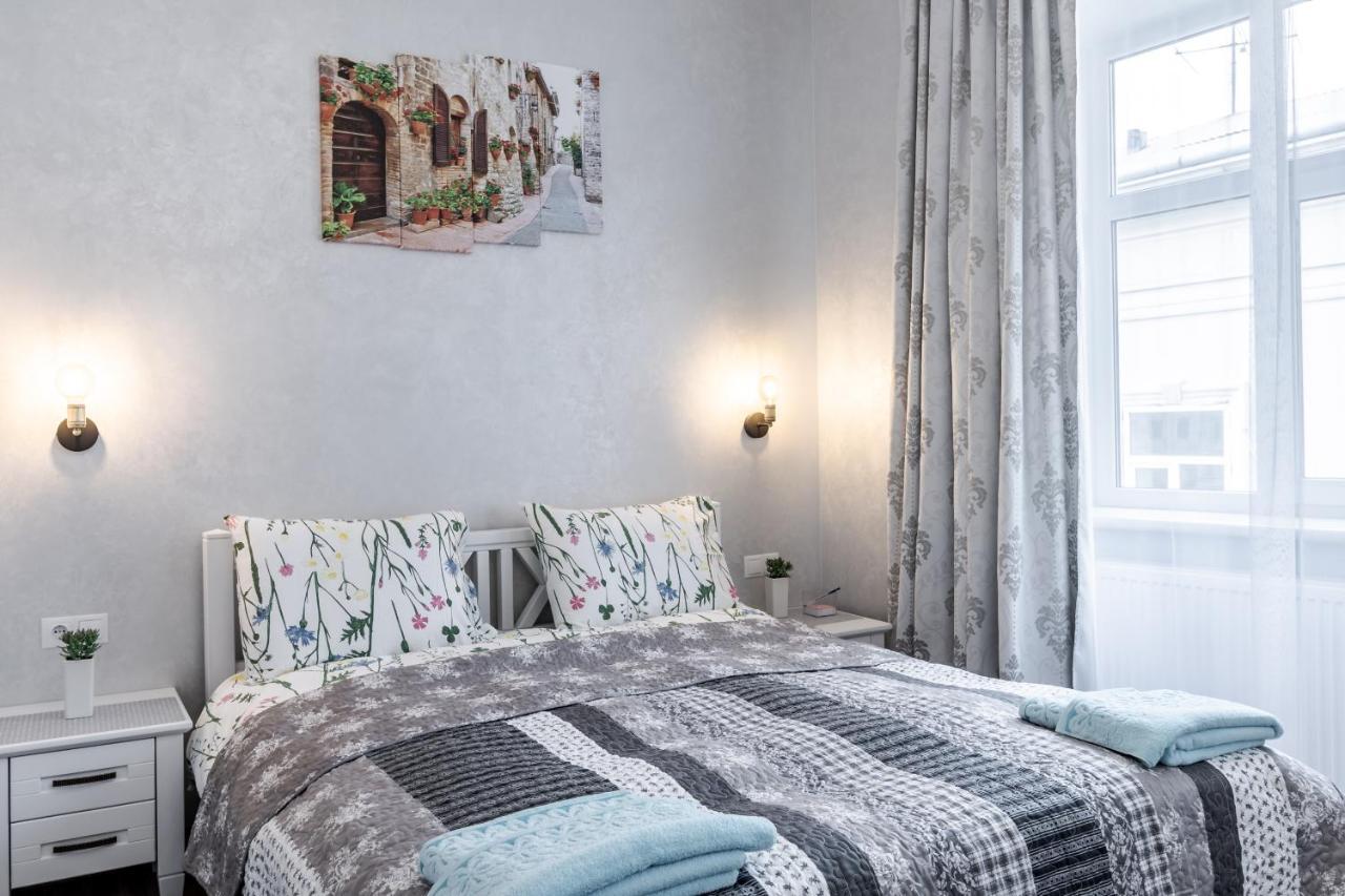 Golden Rose ! Apartments Lwów Zewnętrze zdjęcie