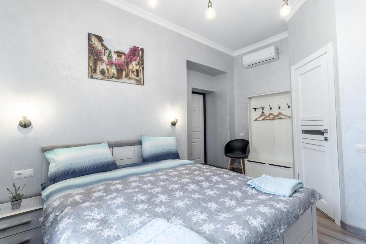Golden Rose ! Apartments Lwów Zewnętrze zdjęcie