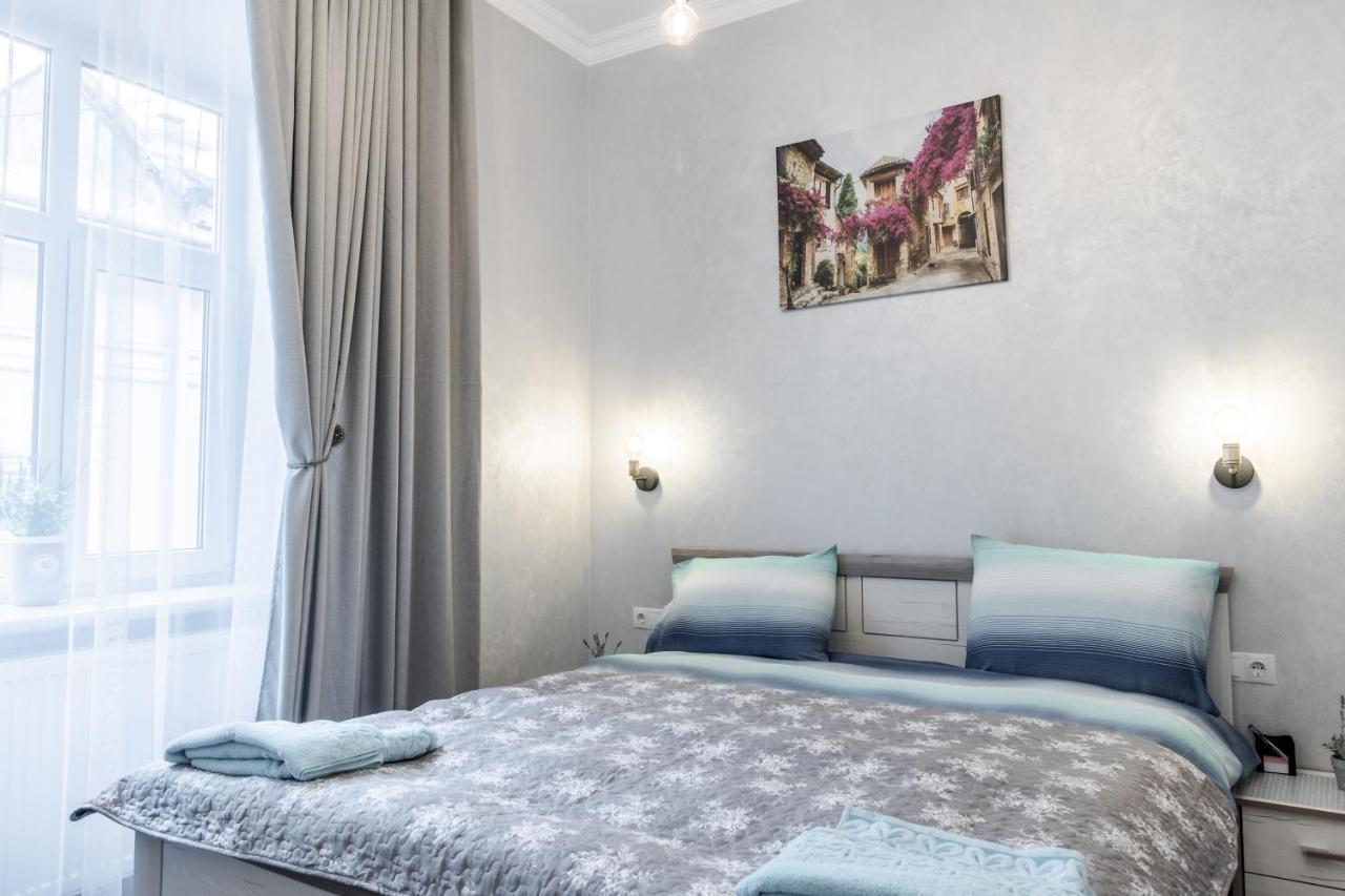 Golden Rose ! Apartments Lwów Zewnętrze zdjęcie