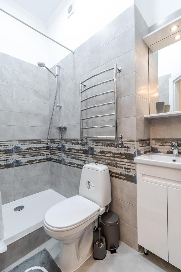 Golden Rose ! Apartments Lwów Zewnętrze zdjęcie